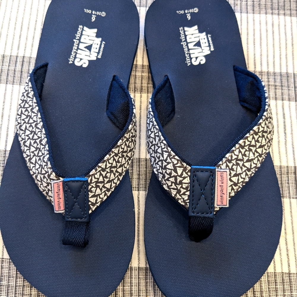 Vineyard Vines Flip Flops